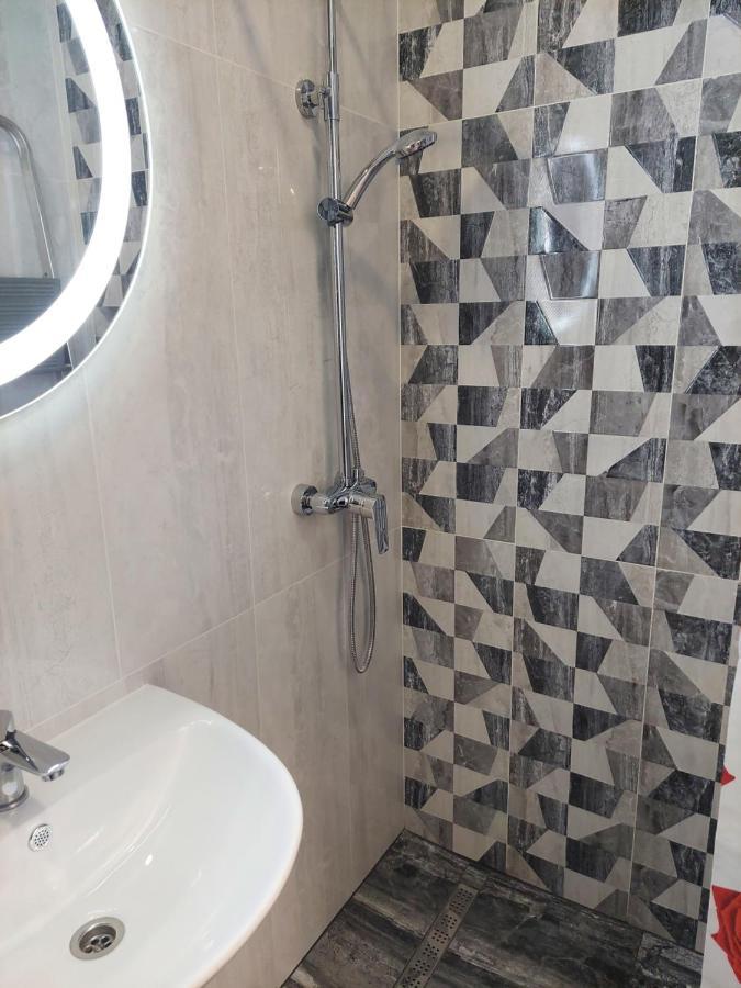 Однокомнатная Форум-Центр Apartment Lviv Bagian luar foto