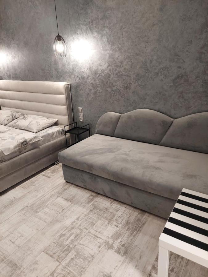 Однокомнатная Форум-Центр Apartment Lviv Bagian luar foto