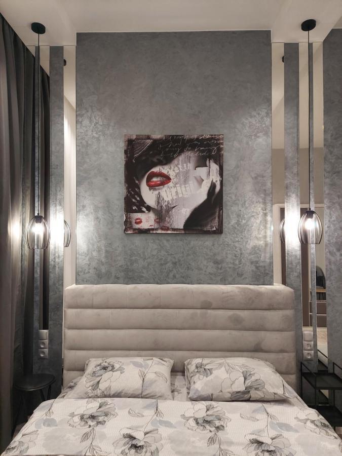 Однокомнатная Форум-Центр Apartment Lviv Bagian luar foto