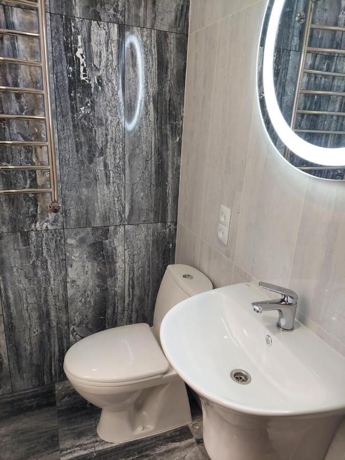 Однокомнатная Форум-Центр Apartment Lviv Bagian luar foto