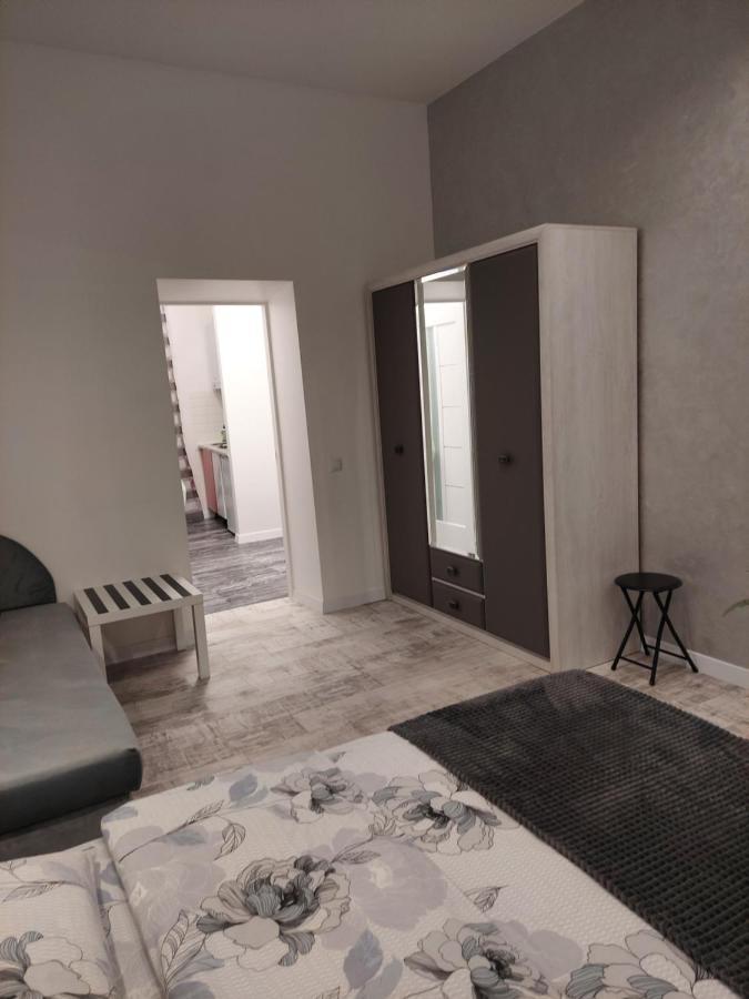 Однокомнатная Форум-Центр Apartment Lviv Bagian luar foto
