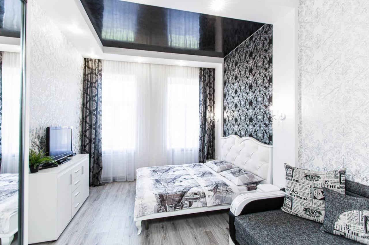 Однокомнатная Форум-Центр Apartment Lviv Bagian luar foto