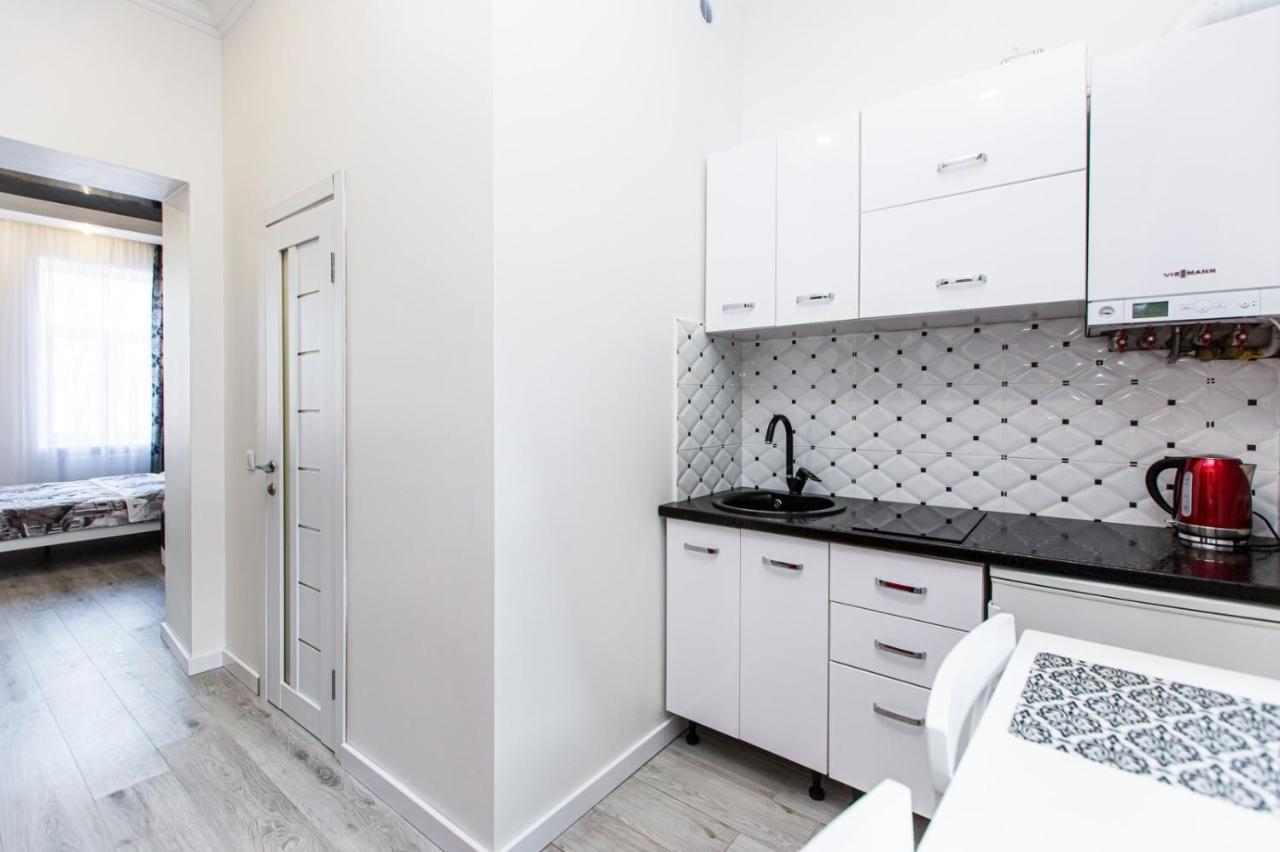 Однокомнатная Форум-Центр Apartment Lviv Bagian luar foto