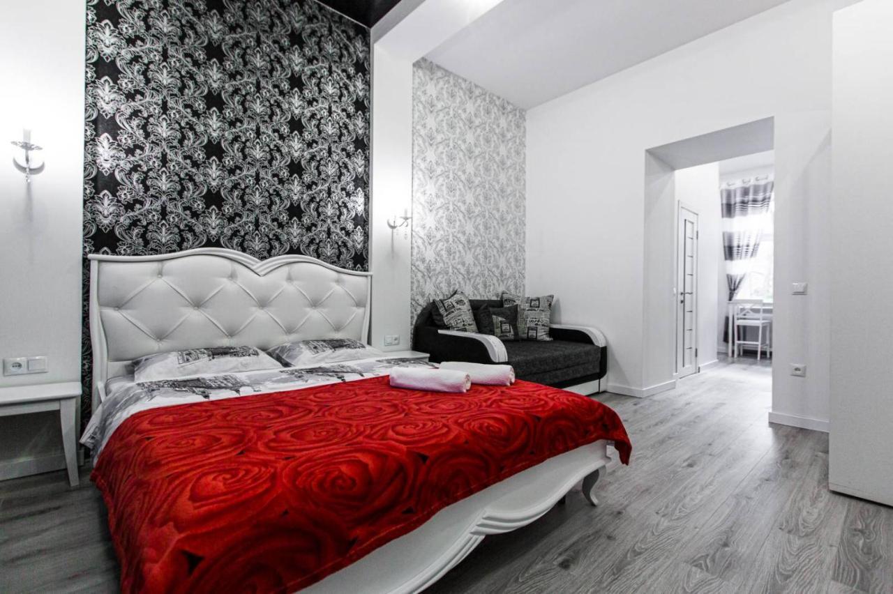 Однокомнатная Форум-Центр Apartment Lviv Bagian luar foto