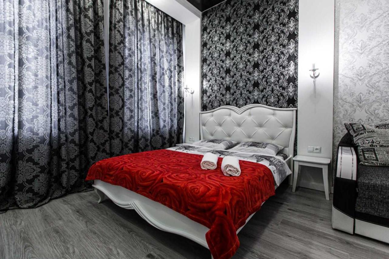 Однокомнатная Форум-Центр Apartment Lviv Bagian luar foto