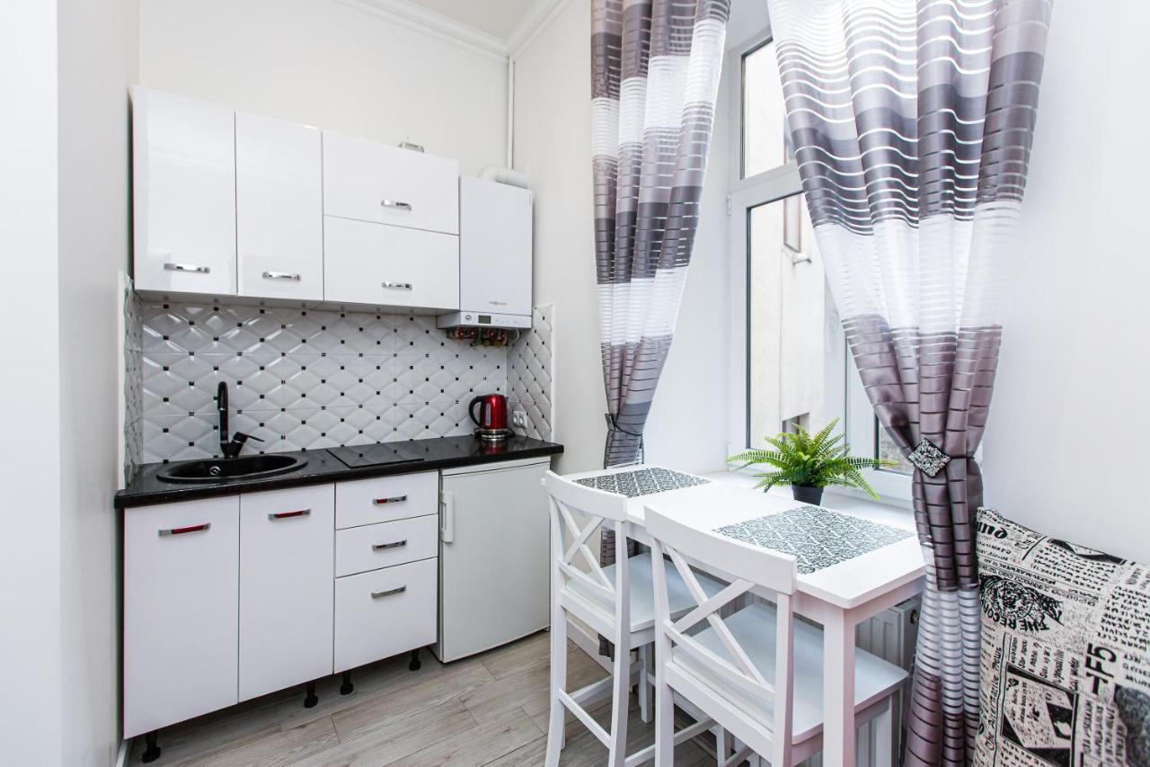 Однокомнатная Форум-Центр Apartment Lviv Bagian luar foto