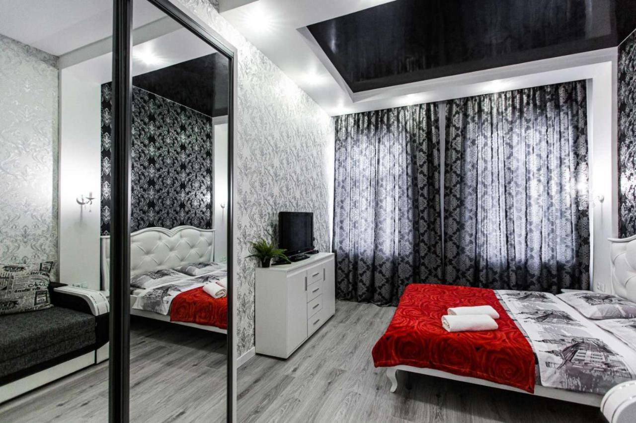 Однокомнатная Форум-Центр Apartment Lviv Bagian luar foto