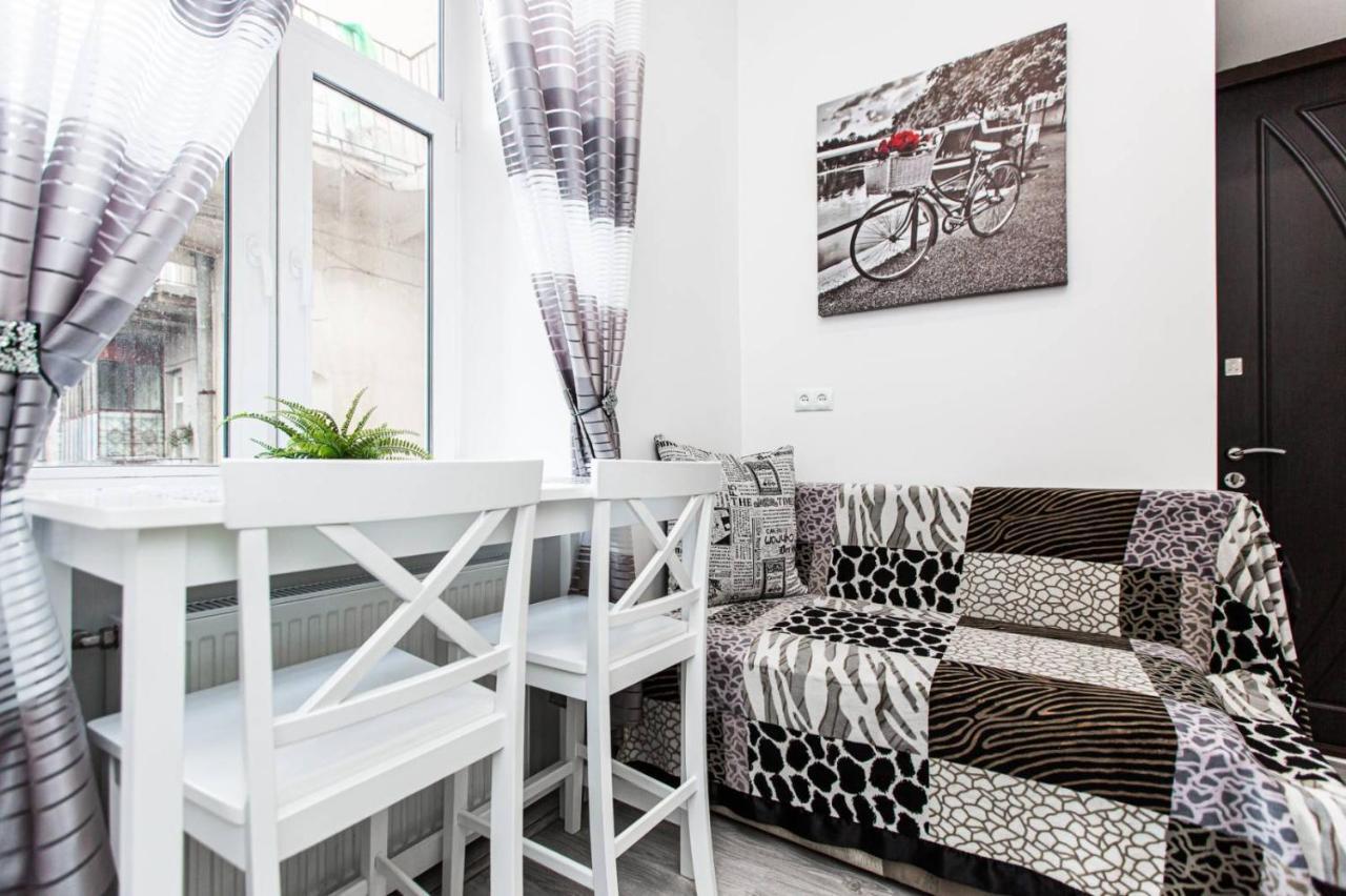 Однокомнатная Форум-Центр Apartment Lviv Bagian luar foto