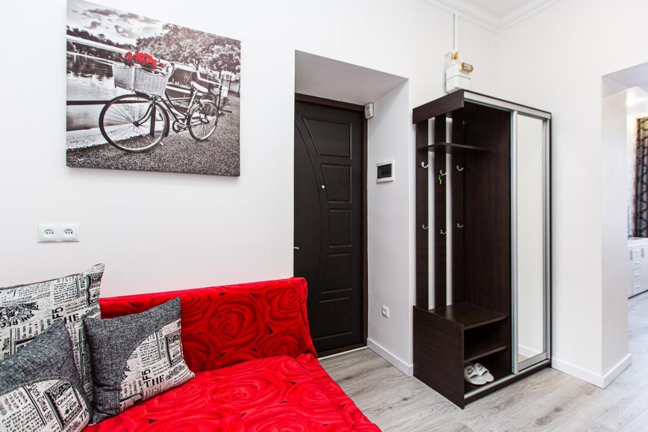 Однокомнатная Форум-Центр Apartment Lviv Bagian luar foto