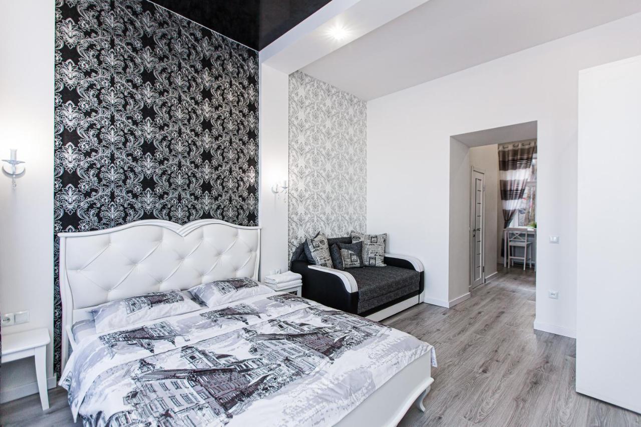 Однокомнатная Форум-Центр Apartment Lviv Bagian luar foto
