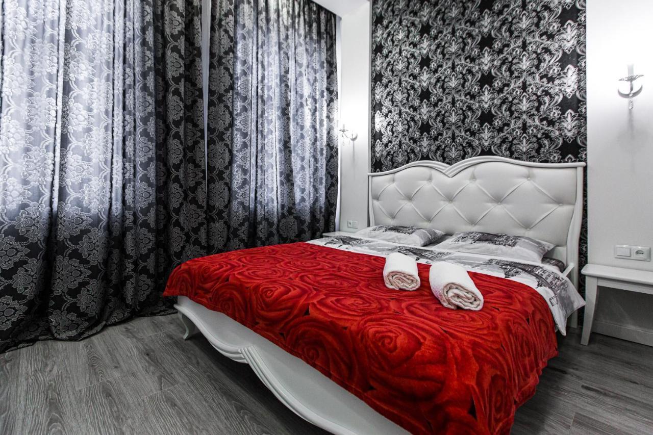 Однокомнатная Форум-Центр Apartment Lviv Bagian luar foto